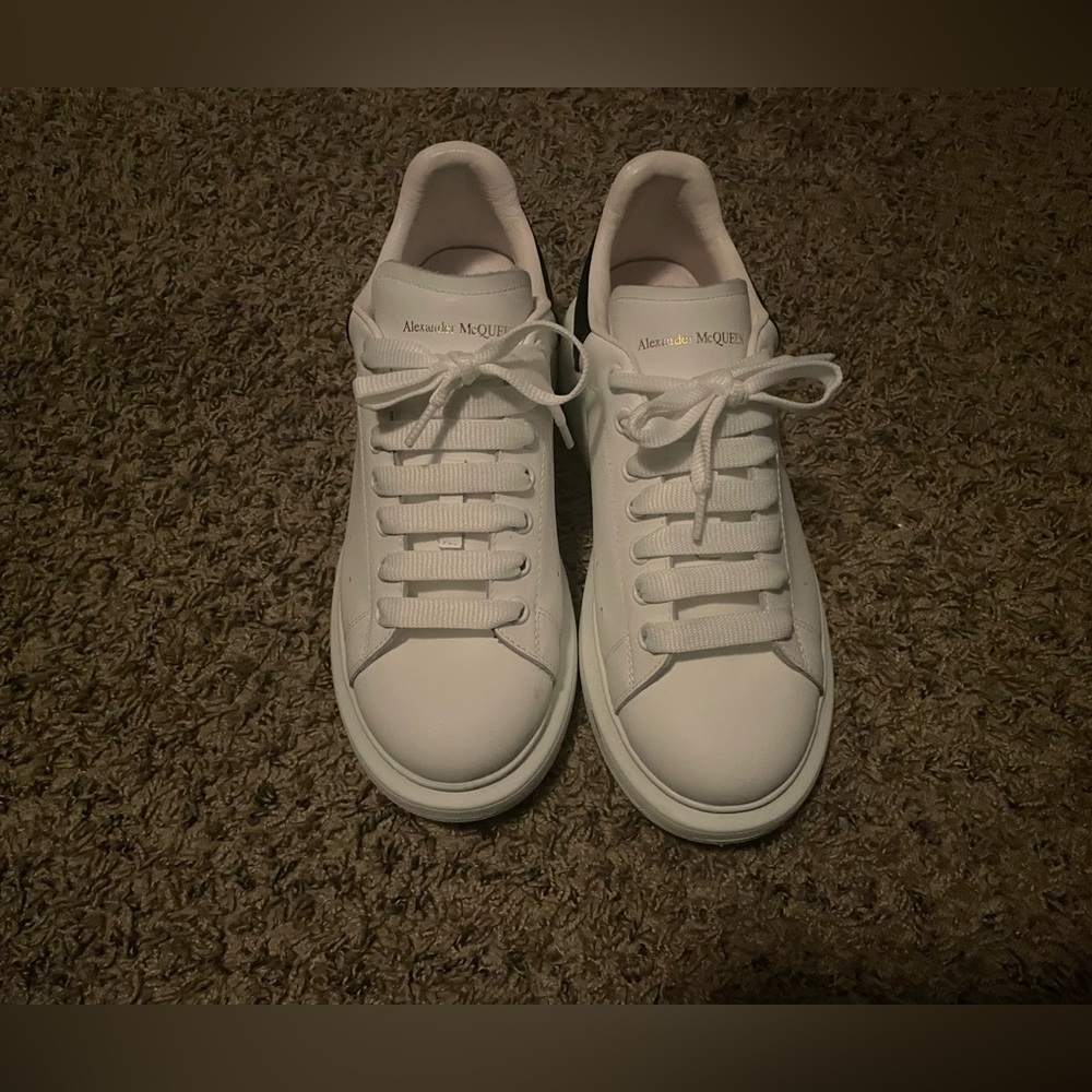 Men's Oversized Sneaker in White/black